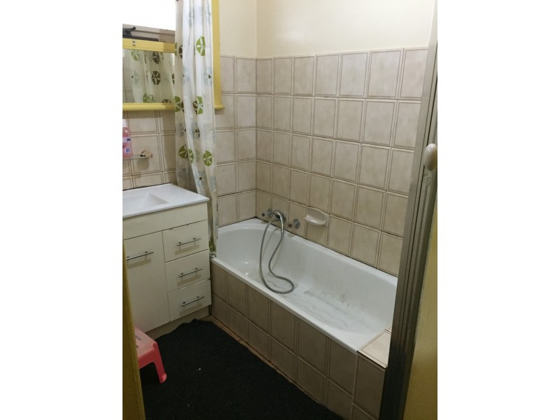 8 Alec Crescent, Fawkner VIC 3060