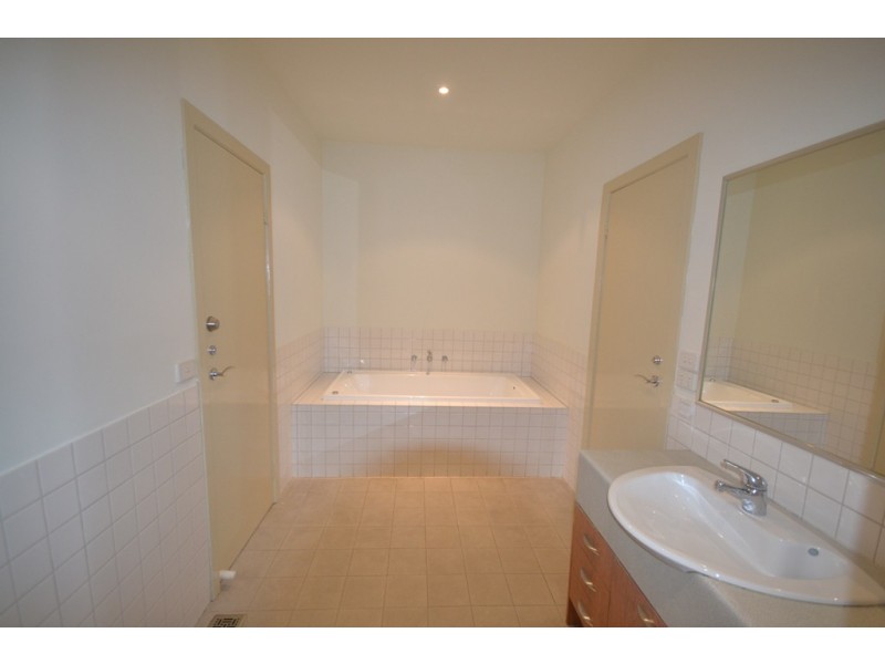 12 Rope Walk, Brunswick VIC 3056