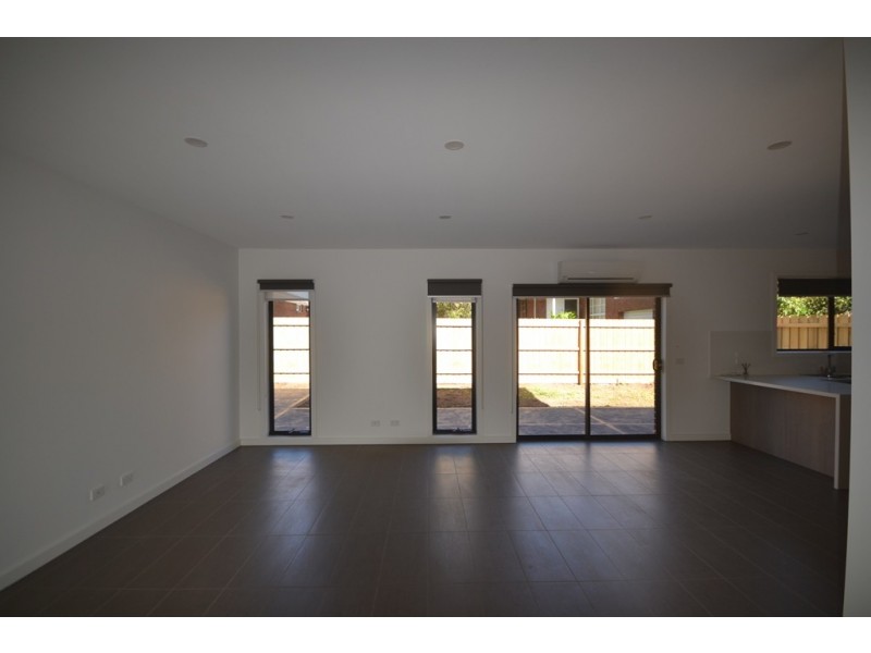 2/5 Ameily Crescent, Reservoir VIC 3073