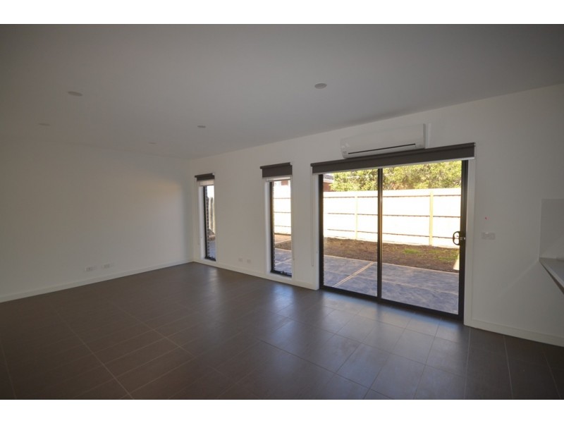2/5 Ameily Crescent, Reservoir VIC 3073