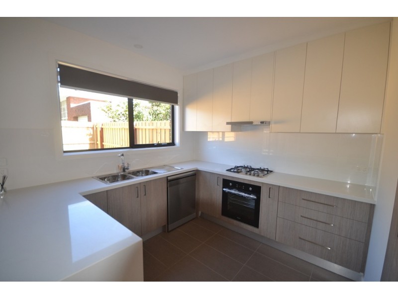 2/5 Ameily Crescent, Reservoir VIC 3073