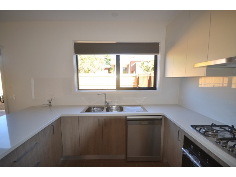 2/5 Ameily Crescent, Reservoir VIC 3073