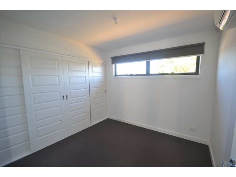 2/5 Ameily Crescent, Reservoir VIC 3073