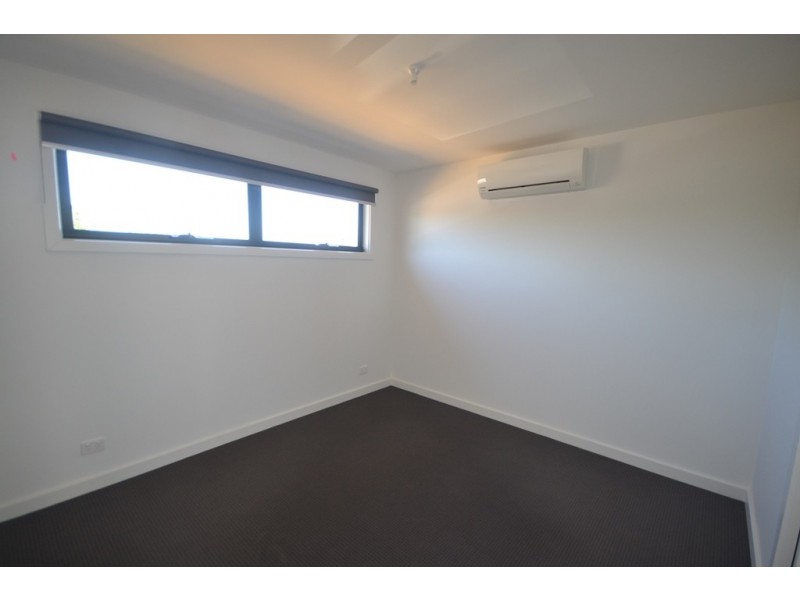 2/5 Ameily Crescent, Reservoir VIC 3073