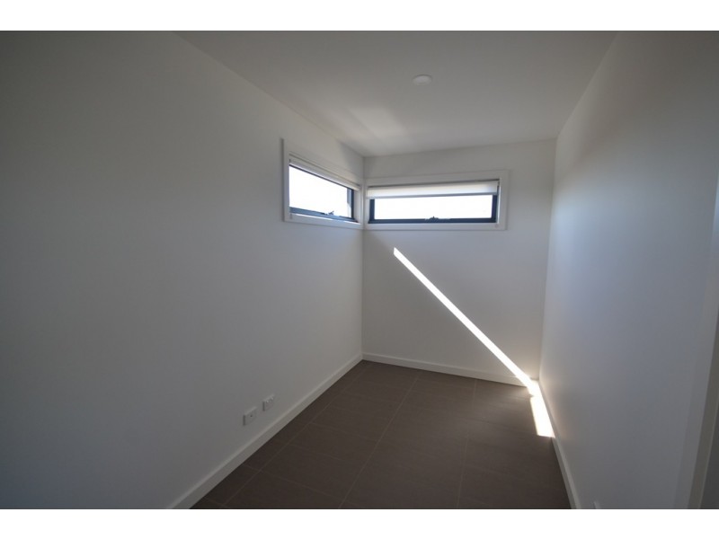 2/5 Ameily Crescent, Reservoir VIC 3073