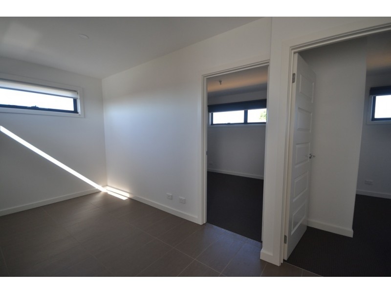 2/5 Ameily Crescent, Reservoir VIC 3073