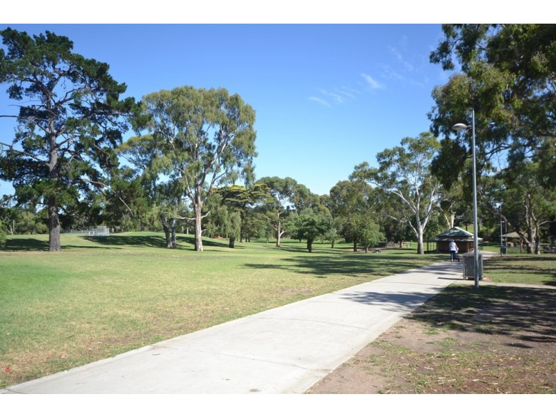 2/5 Ameily Crescent, Reservoir VIC 3073