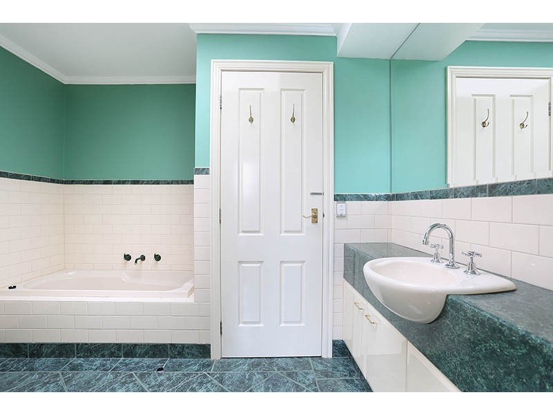 1A The Avenue, Coburg VIC 3058