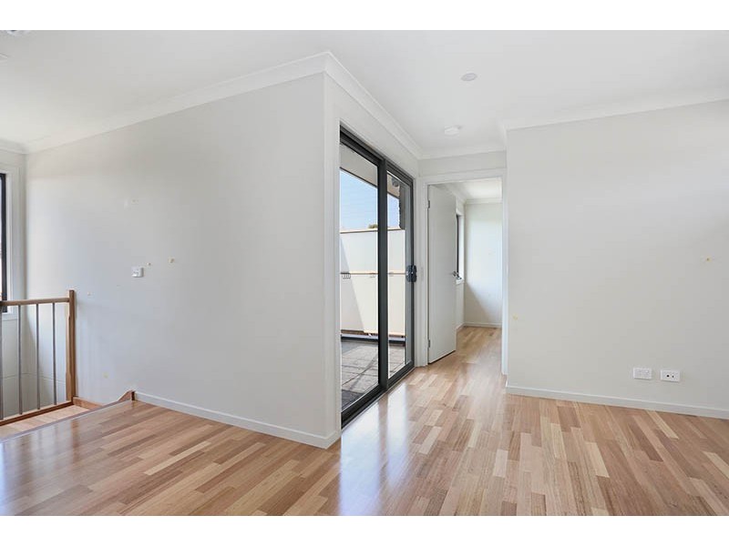 2/10 Devon Road, Pascoe Vale VIC 3044