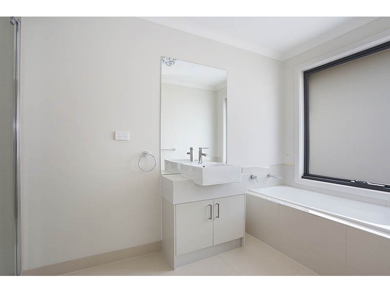 2/10 Devon Road, Pascoe Vale VIC 3044