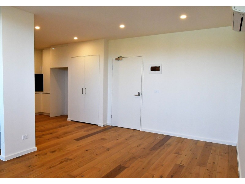 106/956 Doncaster Road, Doncaster East VIC 3109