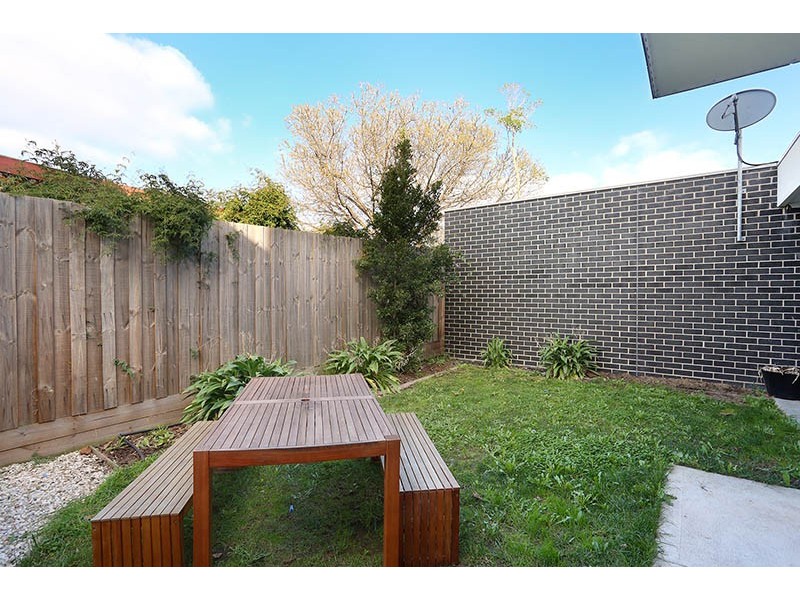 2/27 Horton Street, Reservoir VIC 3073
