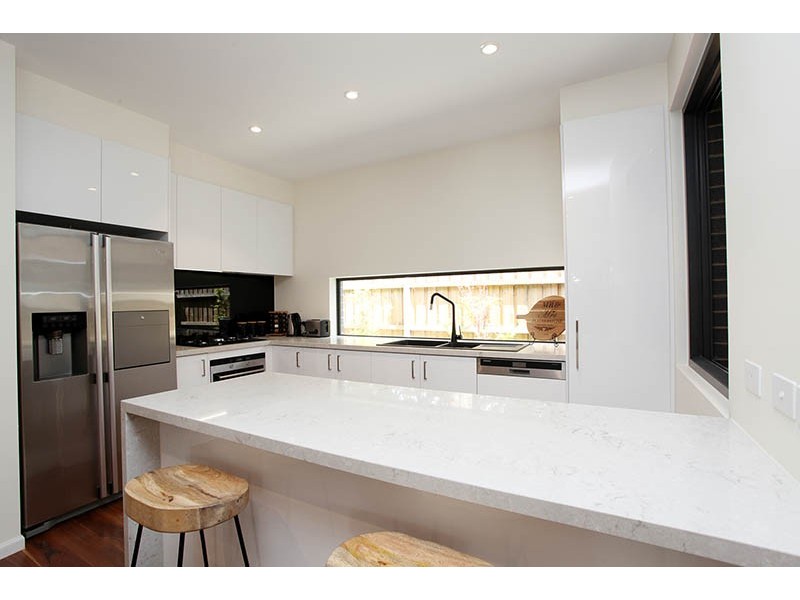 2/13 Surrey Street, Hadfield VIC 3046