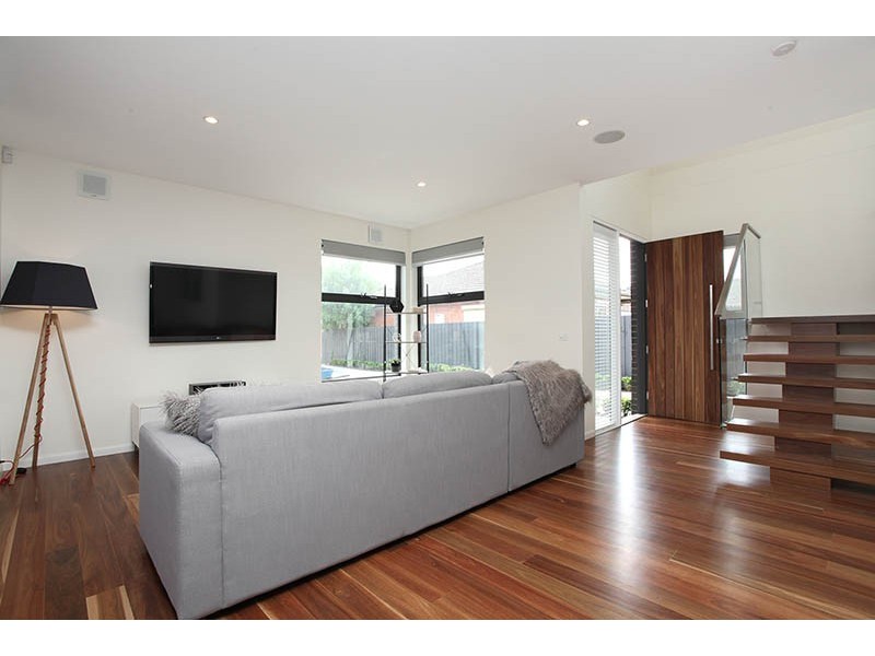 2/13 Surrey Street, Hadfield VIC 3046