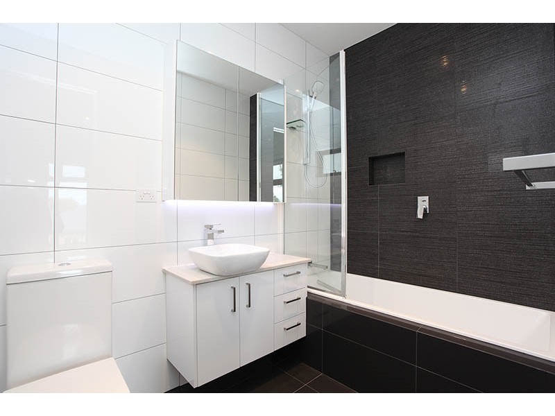 2/13 Surrey Street, Hadfield VIC 3046