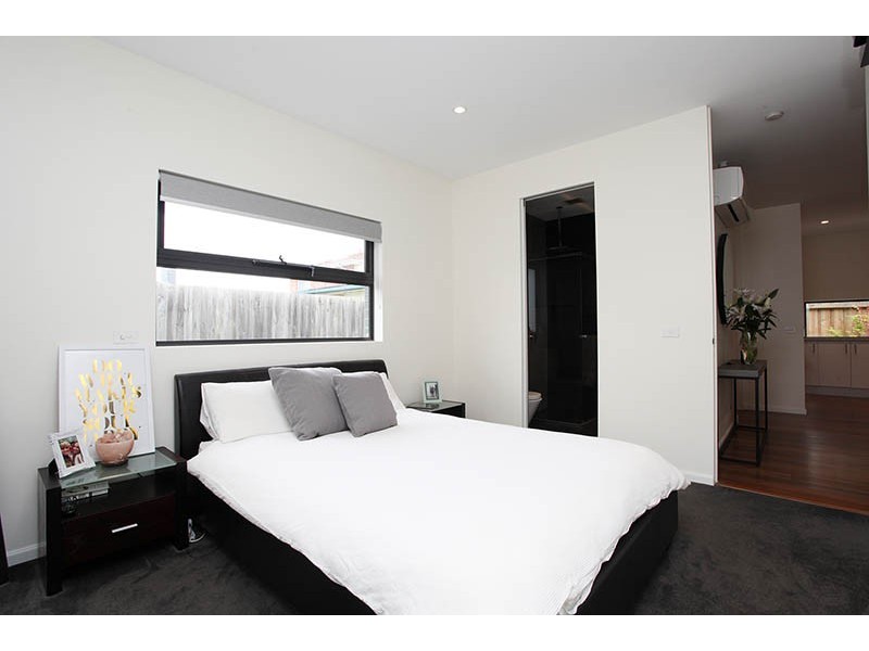 2/13 Surrey Street, Hadfield VIC 3046