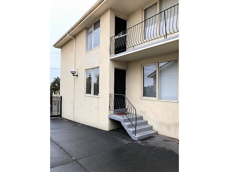 1/4 Irvine Cres, Brunswick VIC 3056