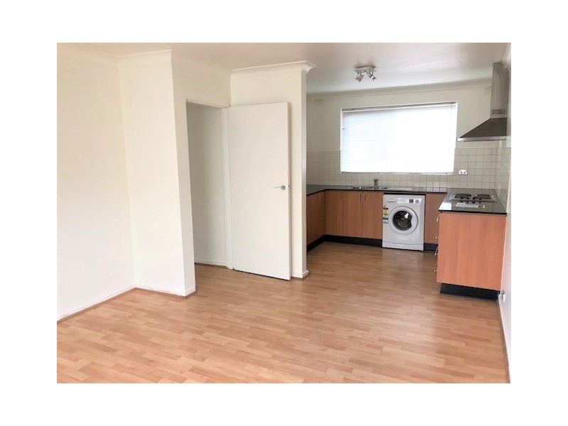 1/4 Irvine Cres, Brunswick VIC 3056