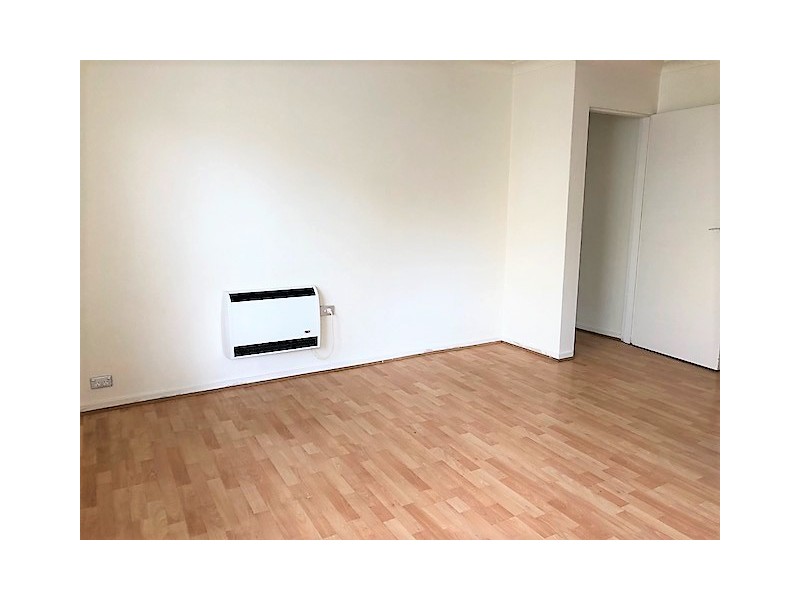 1/4 Irvine Cres, Brunswick VIC 3056