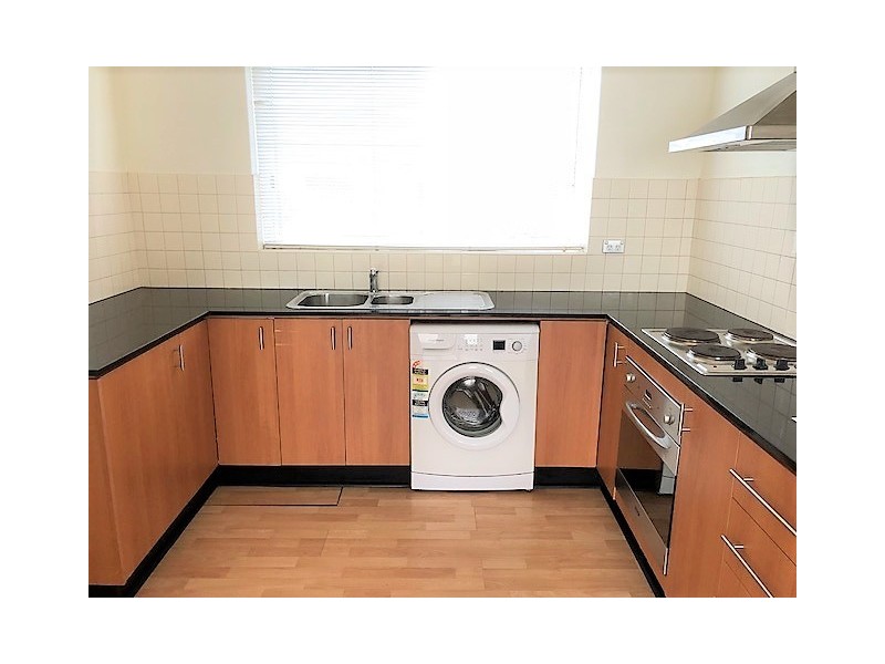 1/4 Irvine Cres, Brunswick VIC 3056