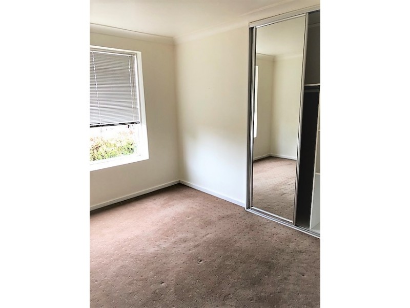 1/4 Irvine Cres, Brunswick VIC 3056