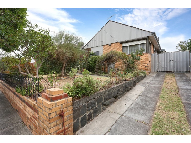 42 Summerhill Road, Reservoir VIC 3073