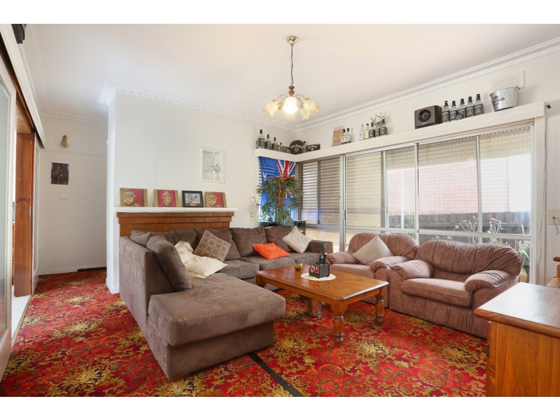 42 Summerhill Road, Reservoir VIC 3073