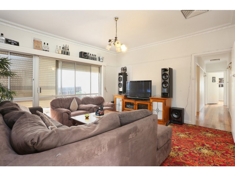 42 Summerhill Road, Reservoir VIC 3073