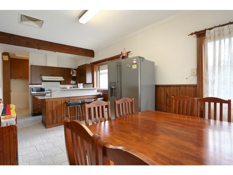 42 Summerhill Road, Reservoir VIC 3073