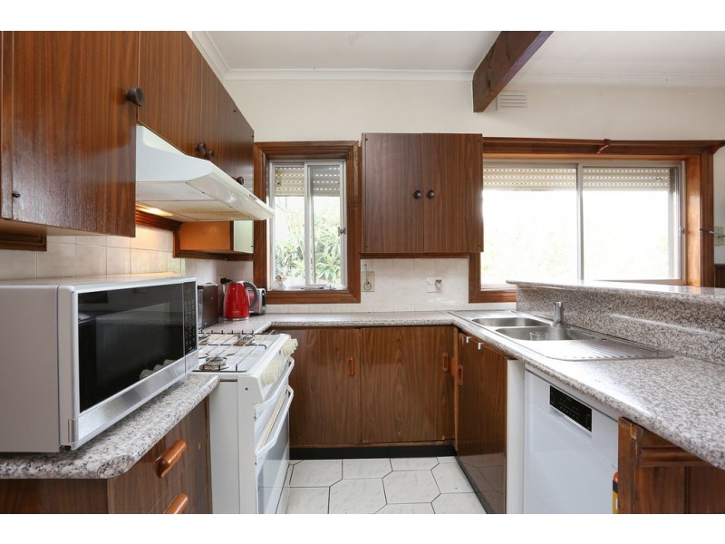 42 Summerhill Road, Reservoir VIC 3073