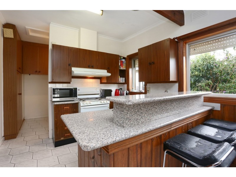 42 Summerhill Road, Reservoir VIC 3073