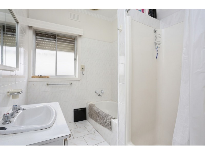 42 Summerhill Road, Reservoir VIC 3073