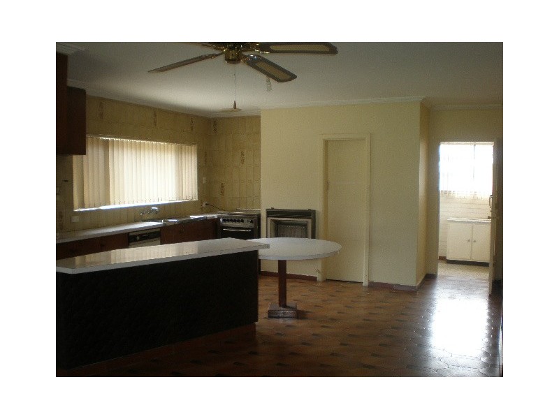 8 Johnson Street, Reservoir VIC 3073