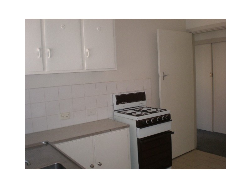 1/1 Wood Street, Avondale Heights VIC 3034