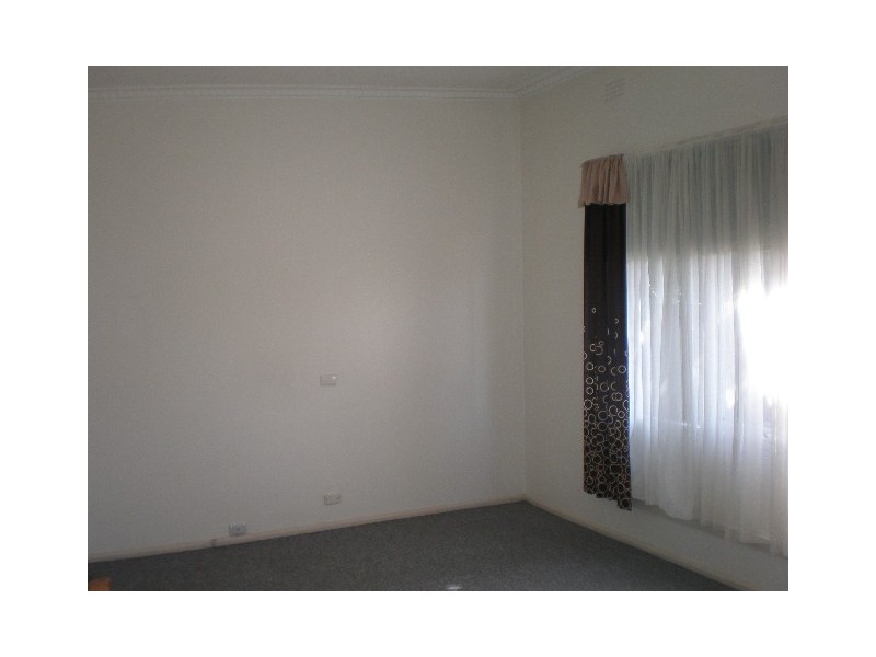 1/1 Wood Street, Avondale Heights VIC 3034