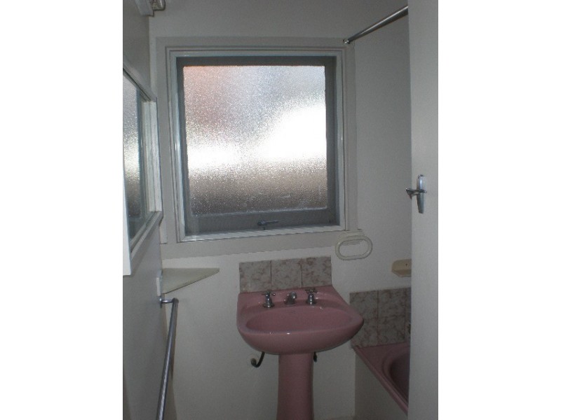 1/1 Wood Street, Avondale Heights VIC 3034