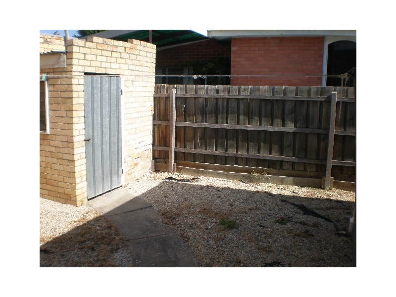 1/1 Wood Street, Avondale Heights VIC 3034