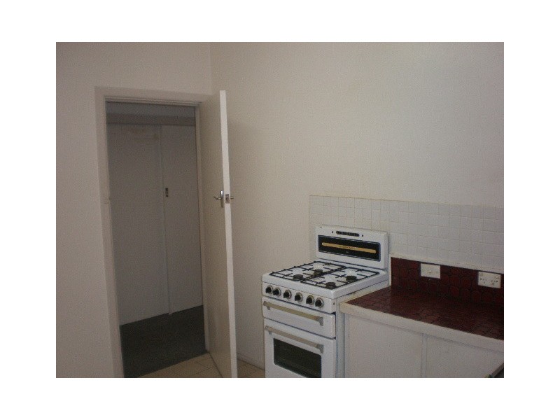 2/1 Wood Street, Avondale Heights VIC 3034