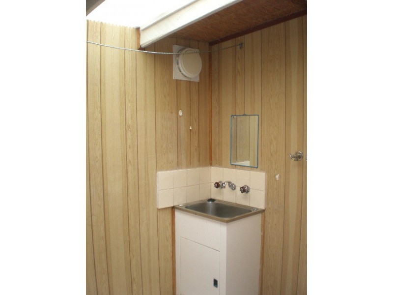 2/1 Wood Street, Avondale Heights VIC 3034