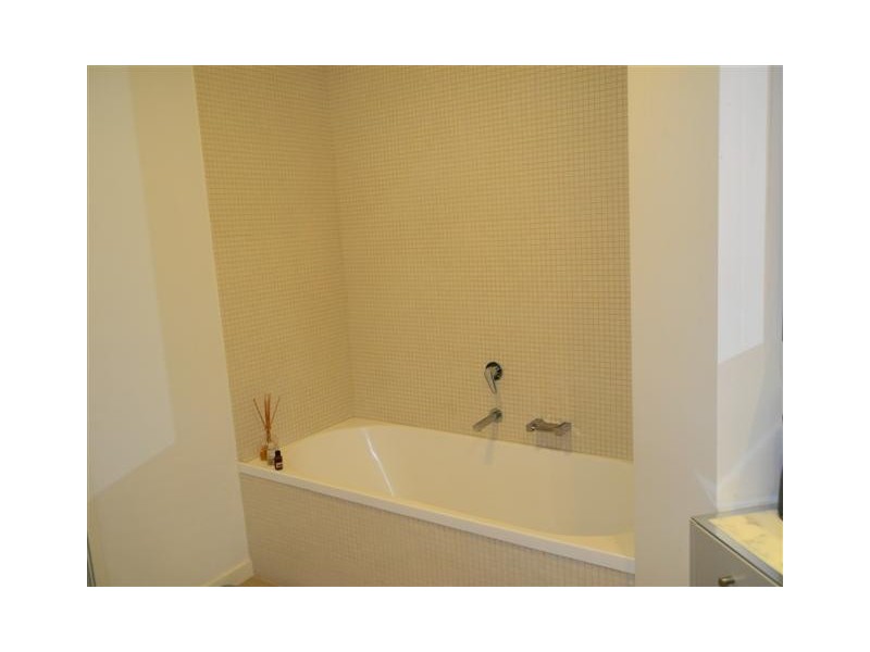 2002/20 Rakaia Way, Docklands VIC 3008