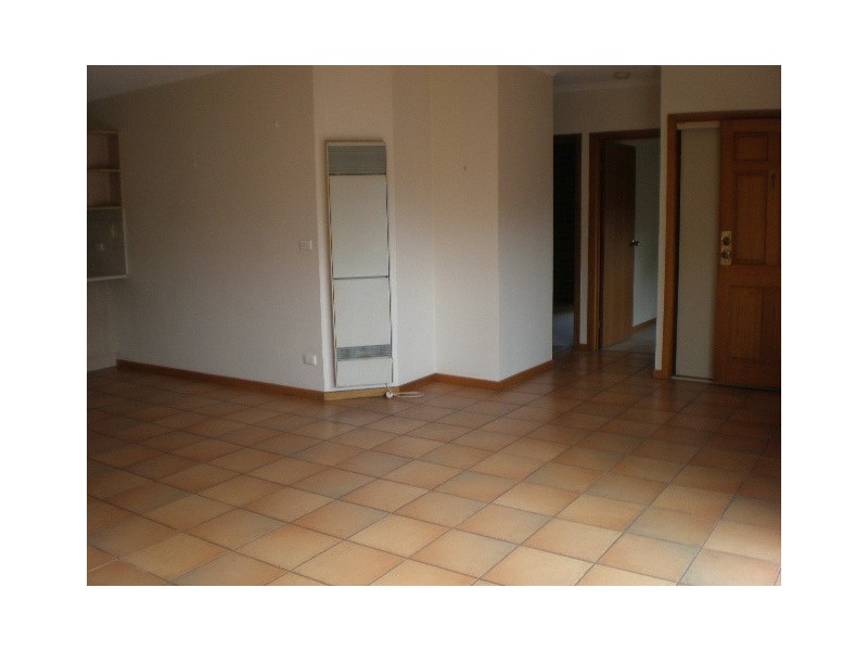 1/36 The Grove, Coburg VIC 3058