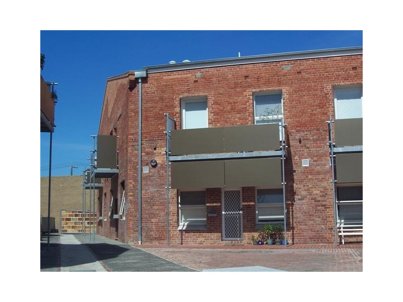 13/2 Pottery Court, Brunswick VIC 3056