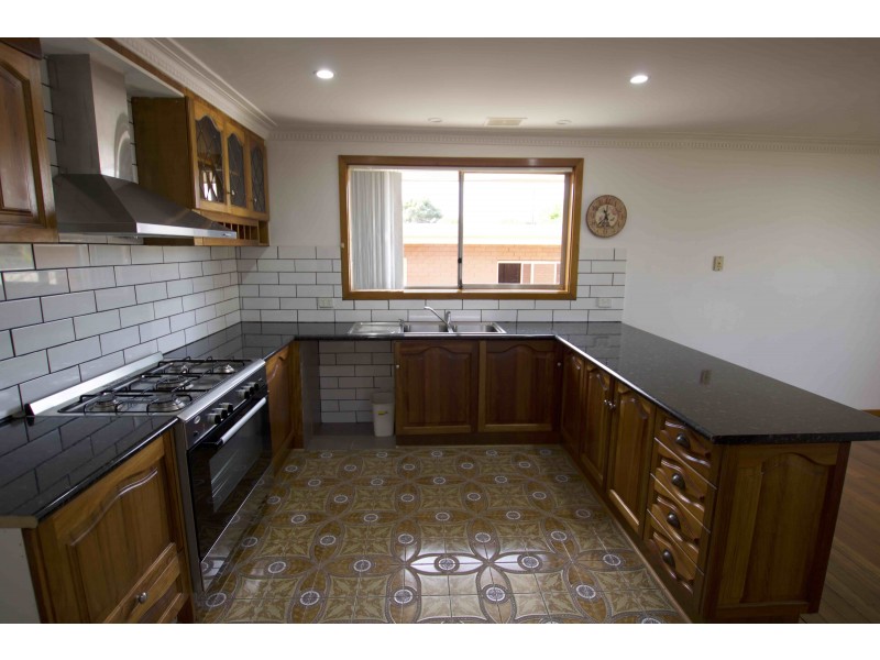 102 Radford Road, Reservoir VIC 3073