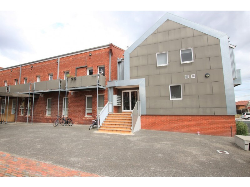 10/1 Pottery Court, Brunswick VIC 3056