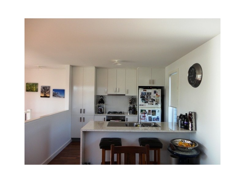 2/16 Lorensen Avenue, Coburg North VIC 3058