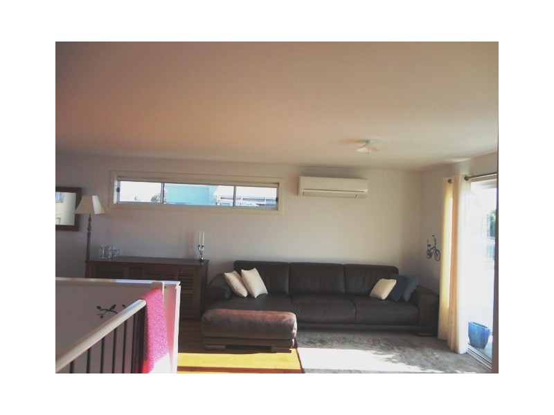 2/16 Lorensen Avenue, Coburg North VIC 3058