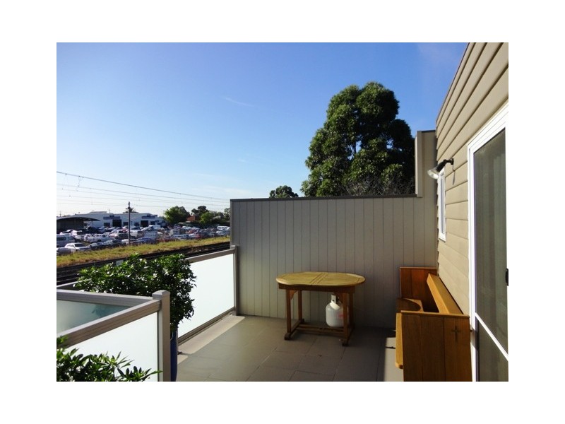 2/16 Lorensen Avenue, Coburg North VIC 3058