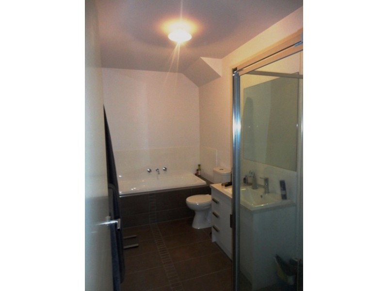 2/16 Lorensen Avenue, Coburg North VIC 3058