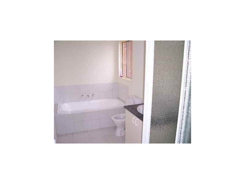 28 Kennedy Parade, Roxburgh Park VIC 3064