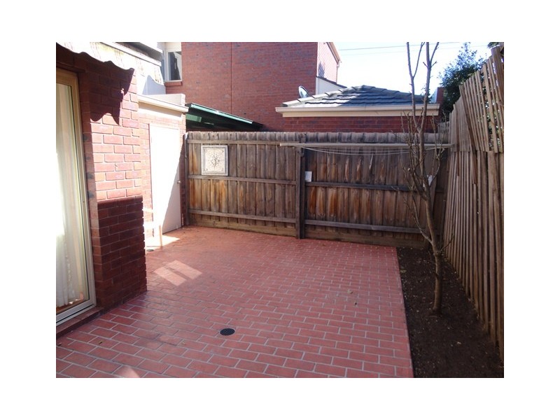 2/142  Derby Street, Pascoe Vale VIC 3044